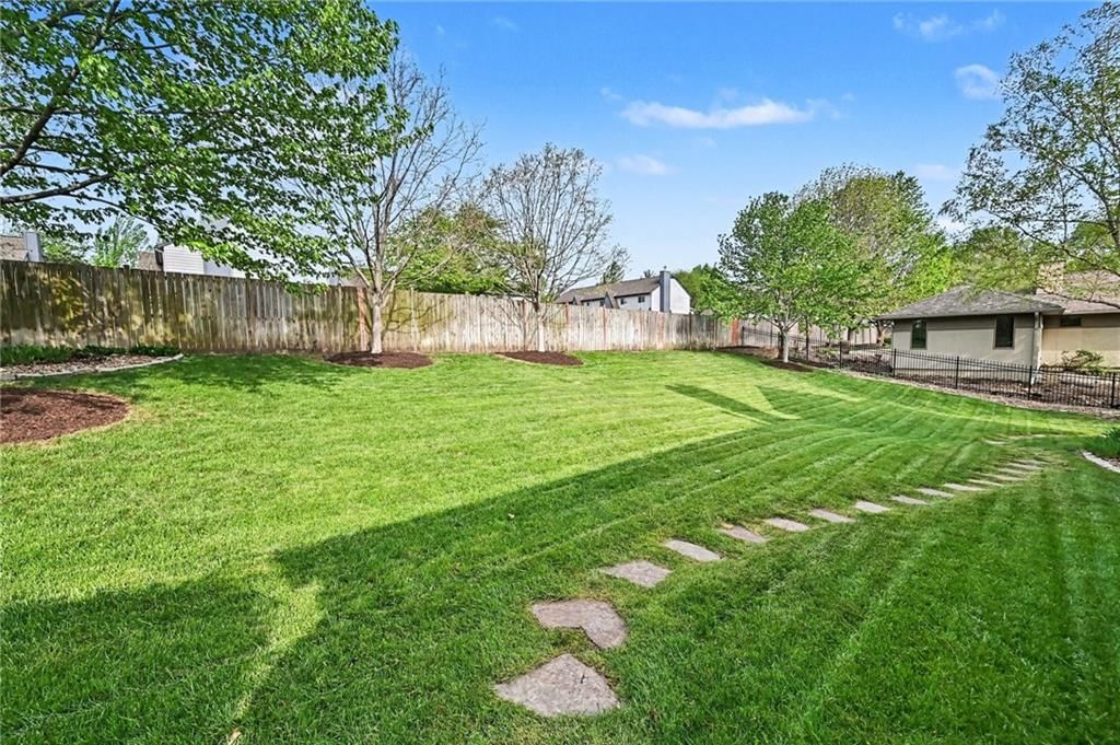 527 Canyon Drive — photo 40