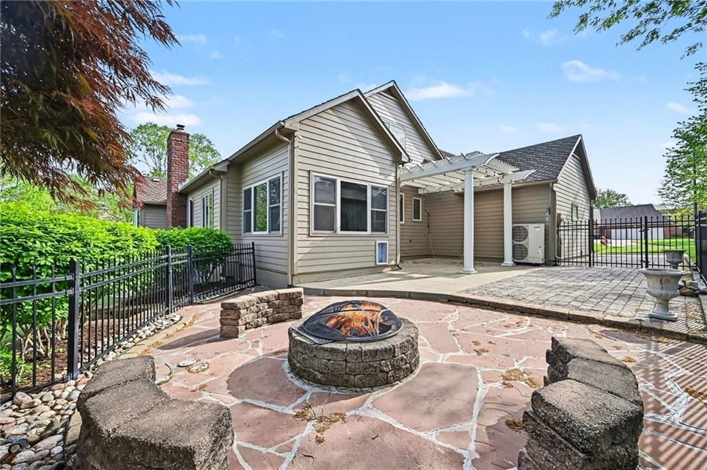 527 Canyon Drive — photo 41