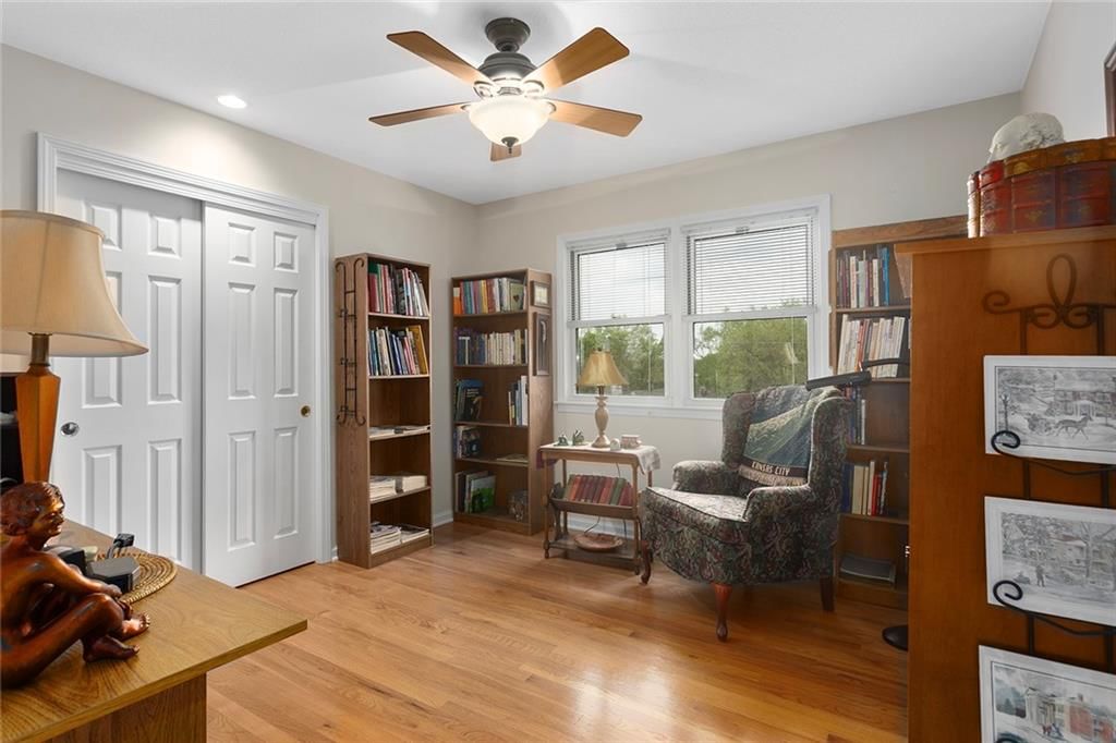 10 W Bridlespur Drive — photo 28