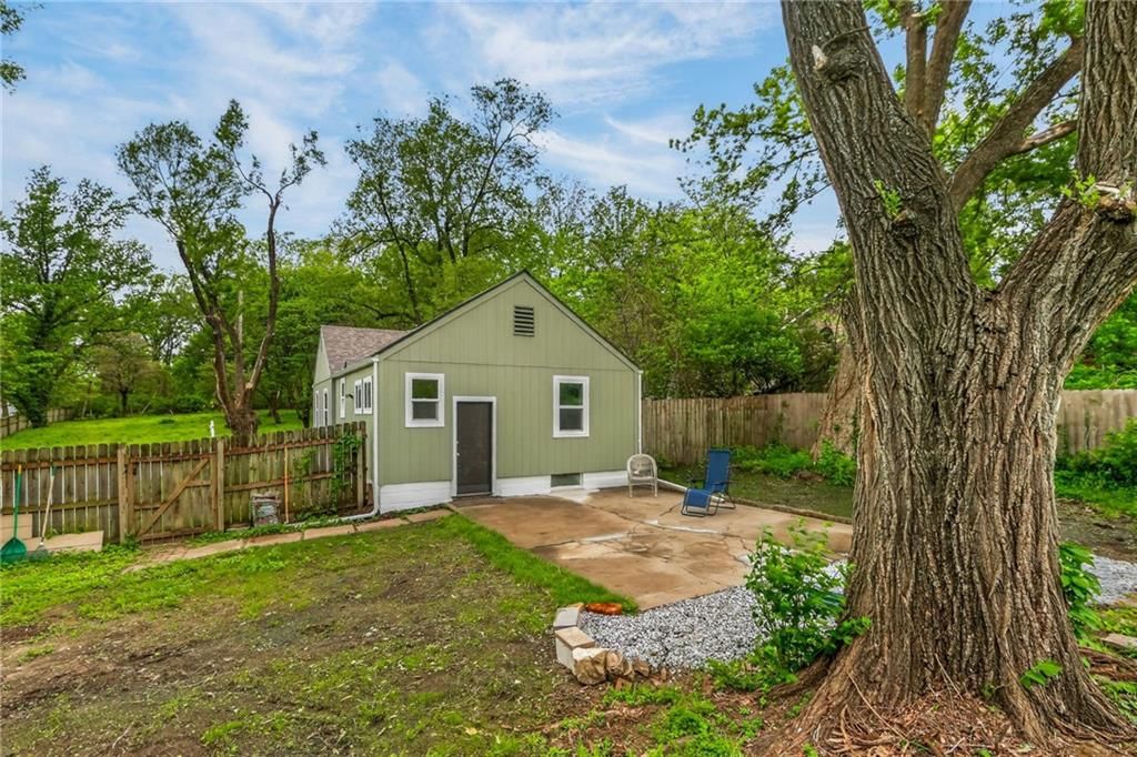 5915 Marion Avenue — photo 7