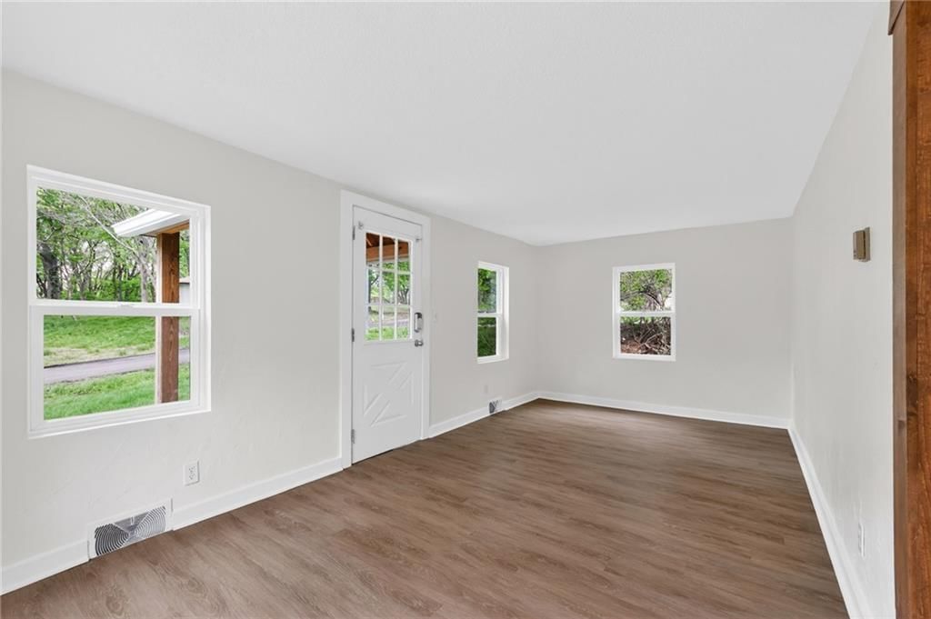 5915 Marion Avenue — photo 12