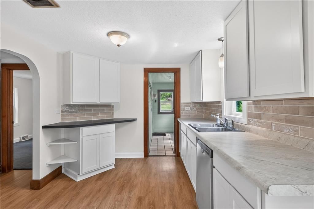 5915 Marion Avenue — photo 18