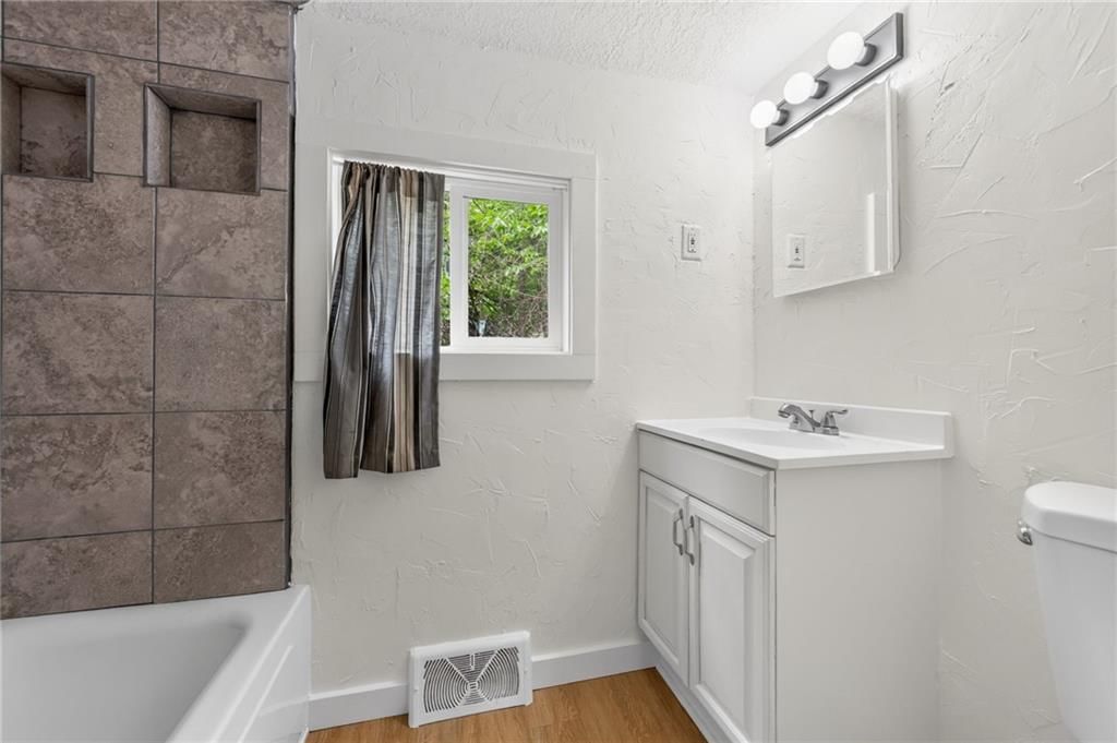5915 Marion Avenue — photo 24