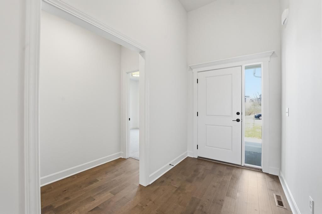 10022 N Oakland Avenue — photo 3