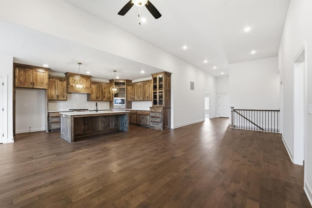 10022 N Oakland Avenue — photo 9