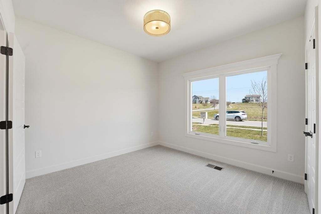 10022 N Oakland Avenue — photo 37