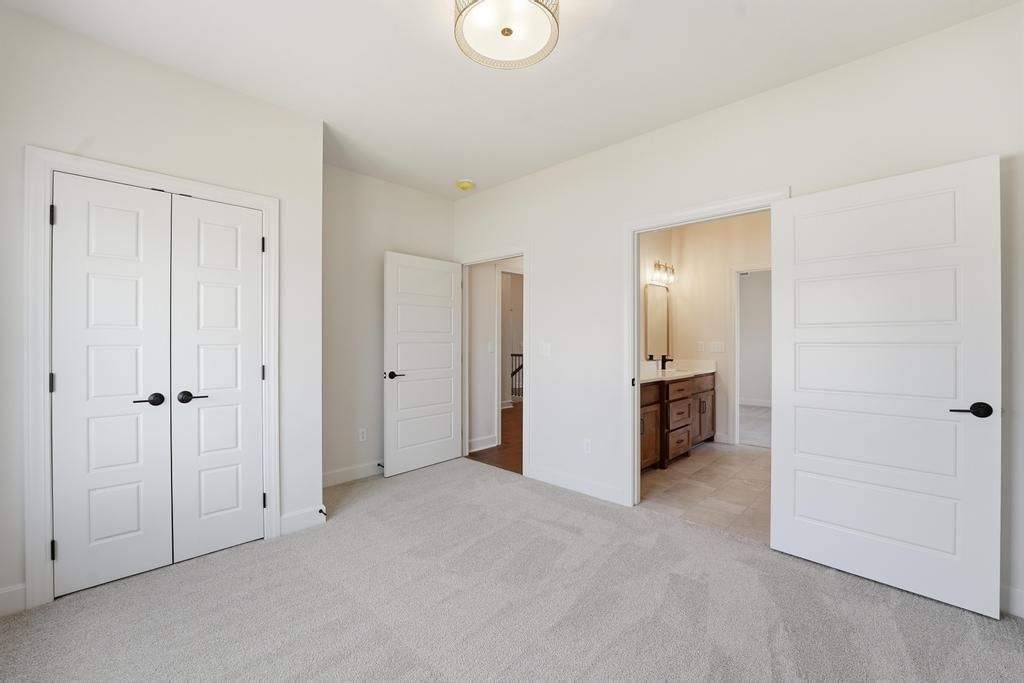 10022 N Oakland Avenue — photo 38