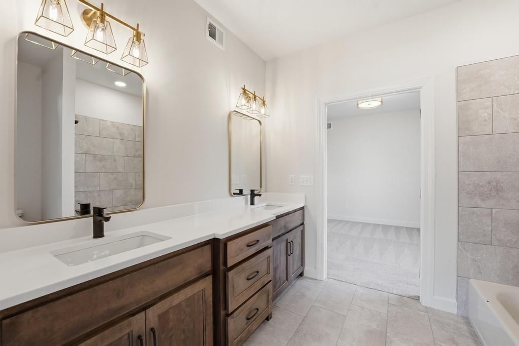 10022 N Oakland Avenue — photo 39
