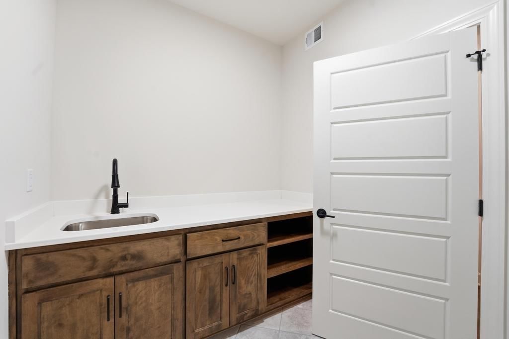 10022 N Oakland Avenue — photo 43