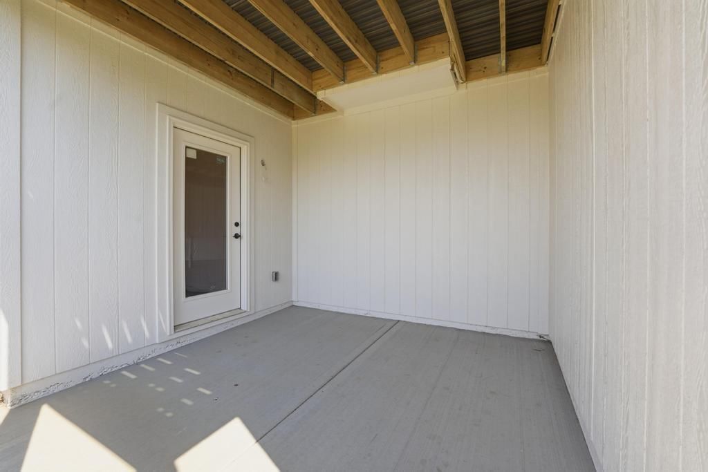 10022 N Oakland Avenue — photo 51