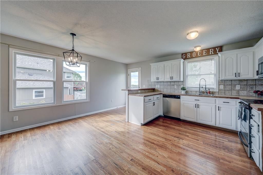 3725 N 152nd Court — photo 9
