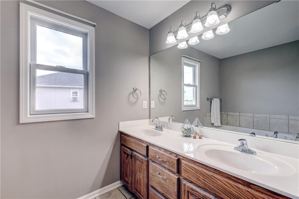 3725 N 152nd Court — photo 13