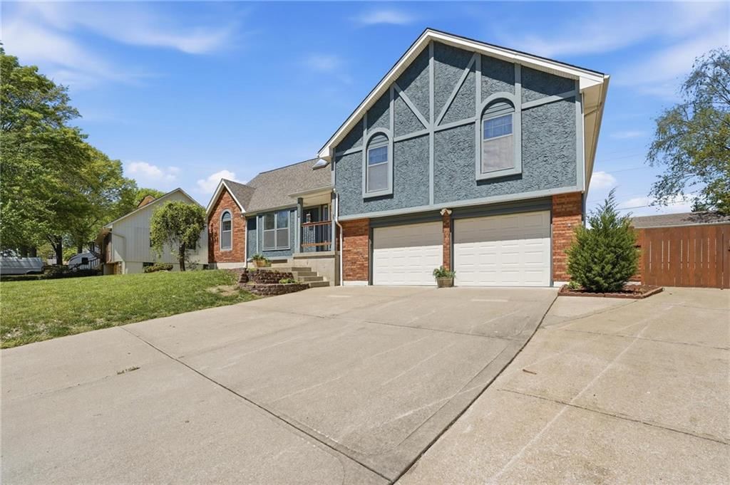211 NE Hearnes Avenue — photo 2