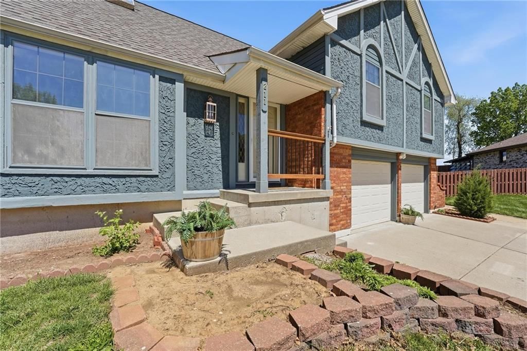 211 NE Hearnes Avenue — photo 3