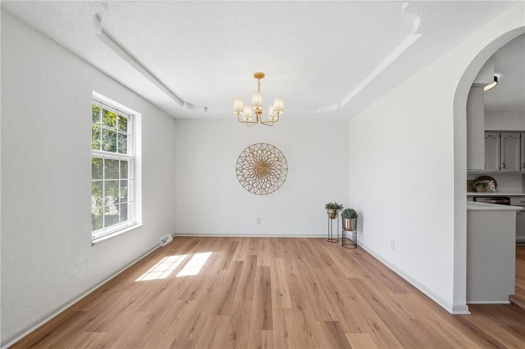 211 NE Hearnes Avenue — photo 9