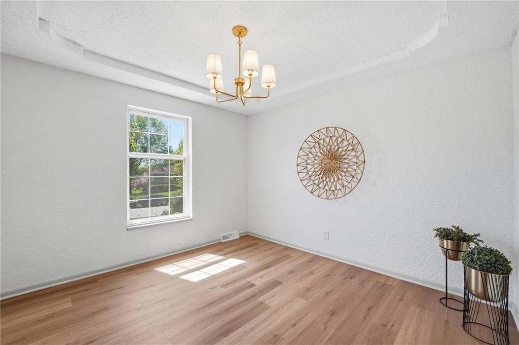 211 NE Hearnes Avenue — photo 10
