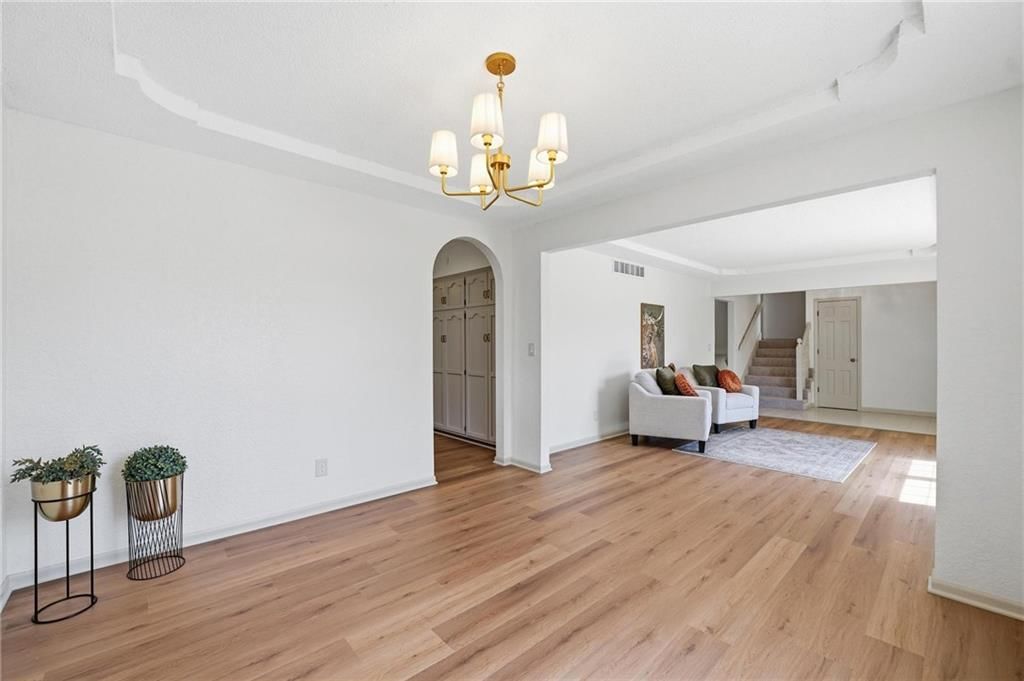 211 NE Hearnes Avenue — photo 11