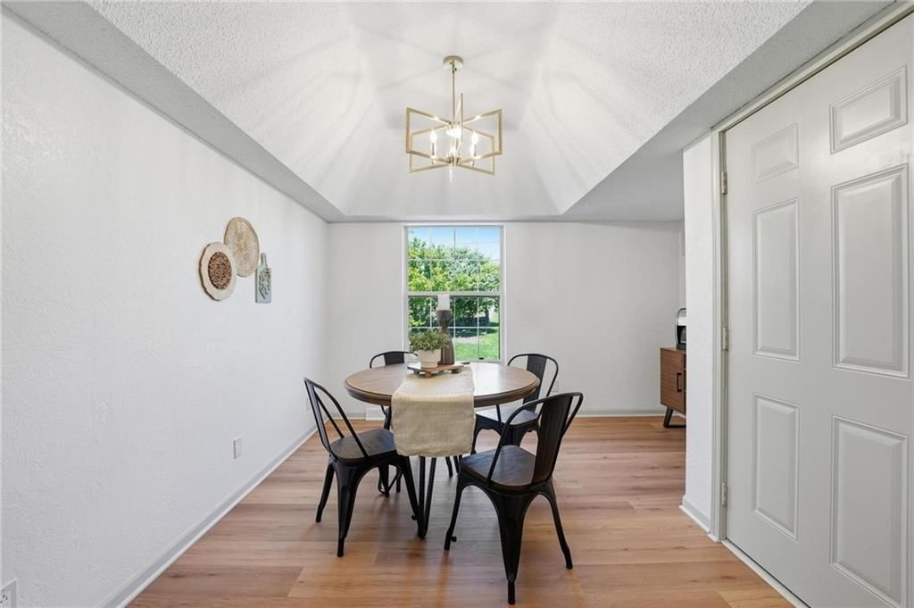 211 NE Hearnes Avenue — photo 15