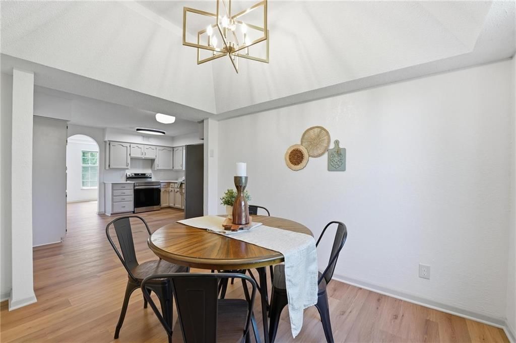 211 NE Hearnes Avenue — photo 17