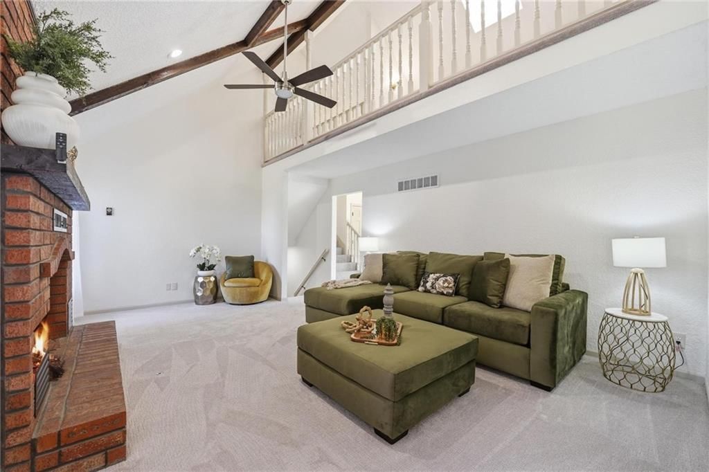 211 NE Hearnes Avenue — photo 18