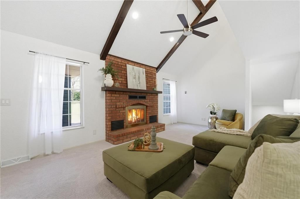 211 NE Hearnes Avenue — photo 19