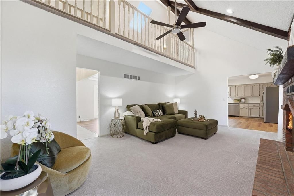 211 NE Hearnes Avenue — photo 21