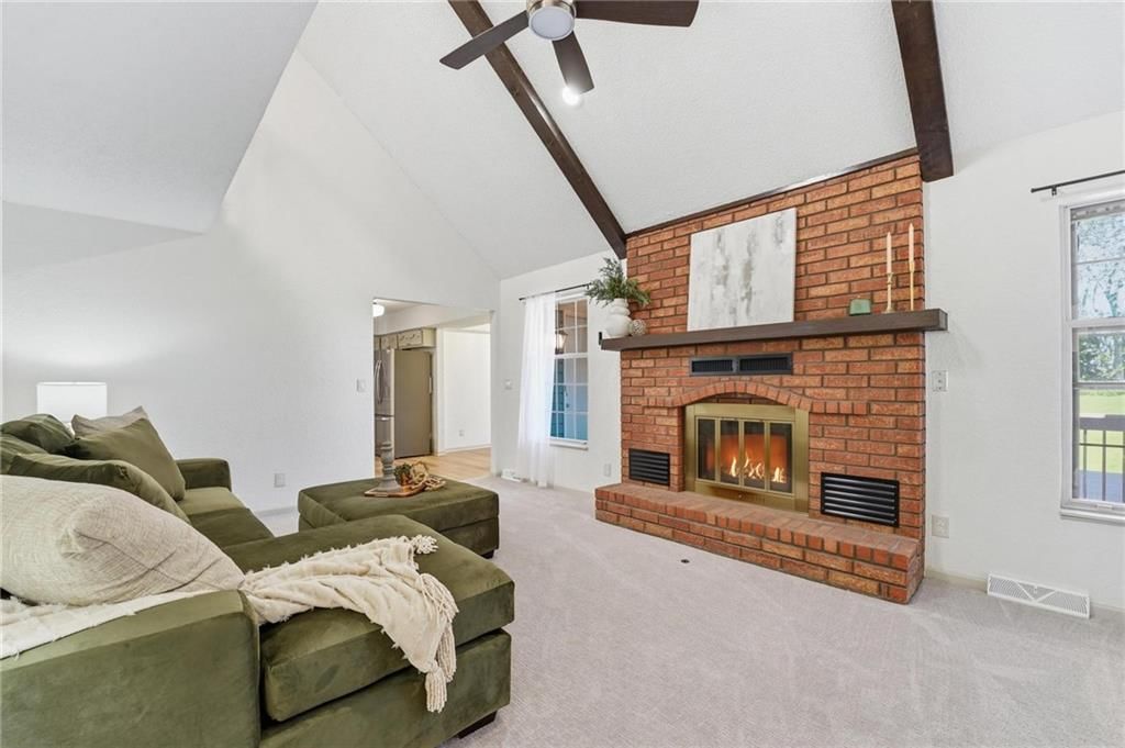 211 NE Hearnes Avenue — photo 22