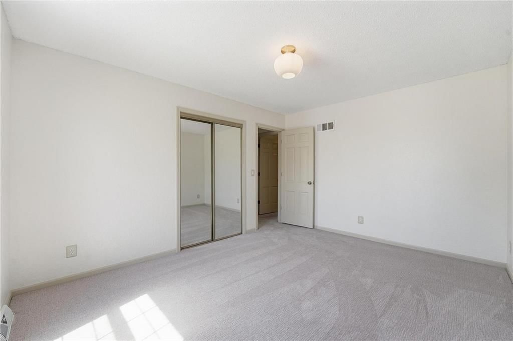 211 NE Hearnes Avenue — photo 28