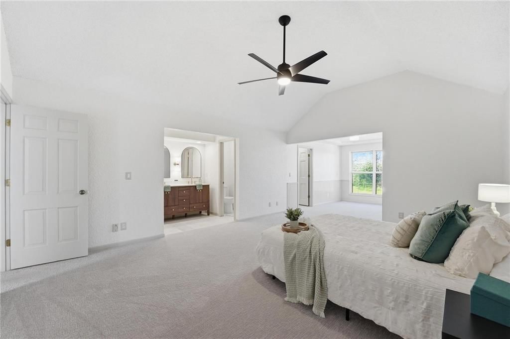 211 NE Hearnes Avenue — photo 29