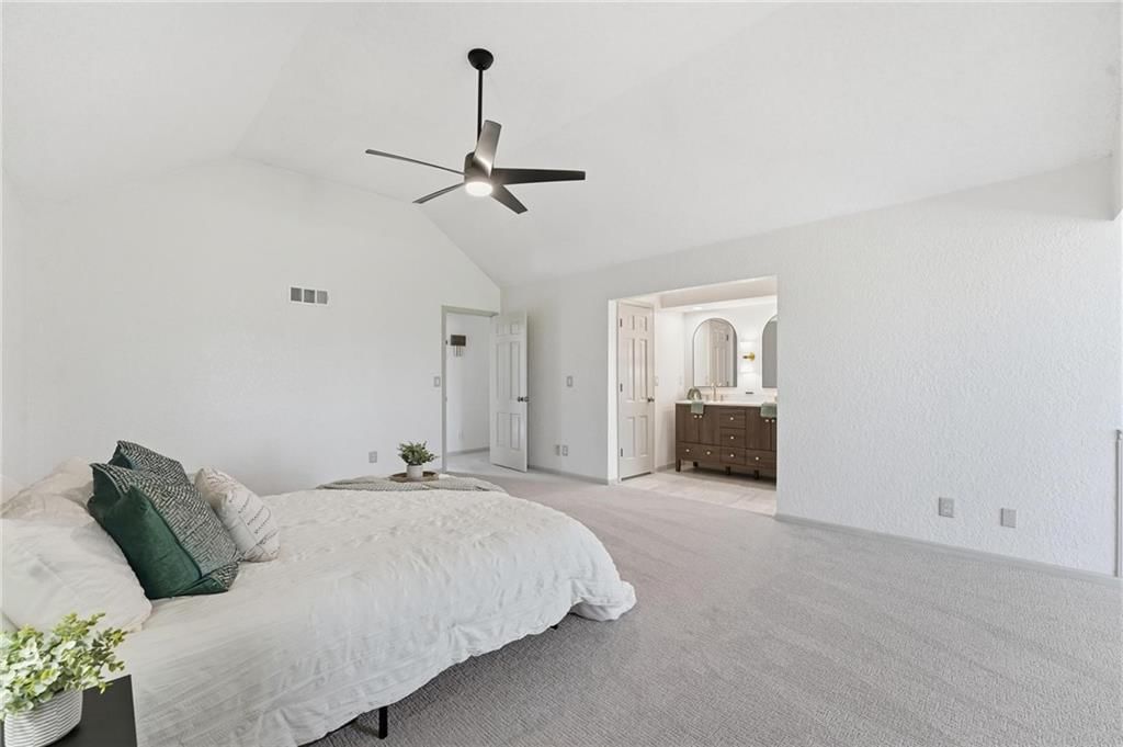 211 NE Hearnes Avenue — photo 30