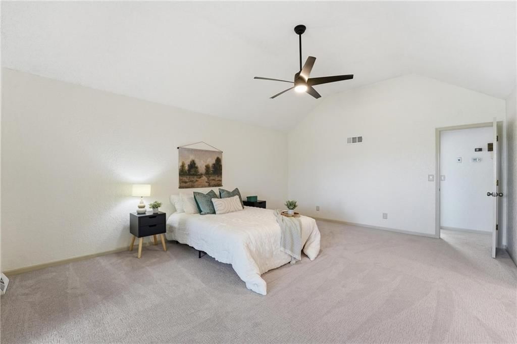 211 NE Hearnes Avenue — photo 31