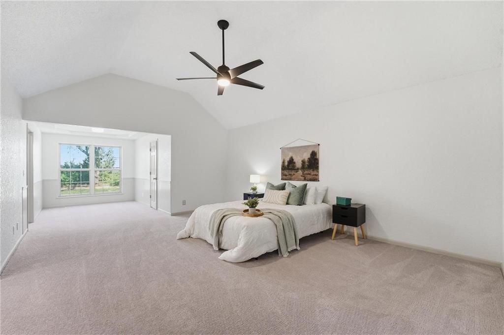 211 NE Hearnes Avenue — photo 32