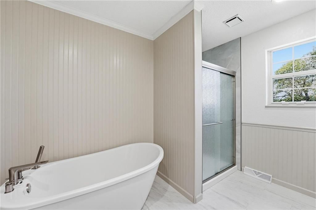 211 NE Hearnes Avenue — photo 34