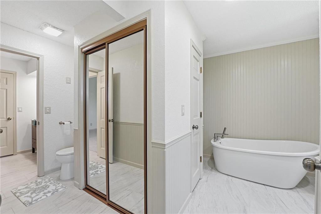 211 NE Hearnes Avenue — photo 35
