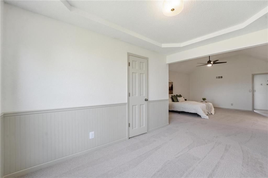 211 NE Hearnes Avenue — photo 37