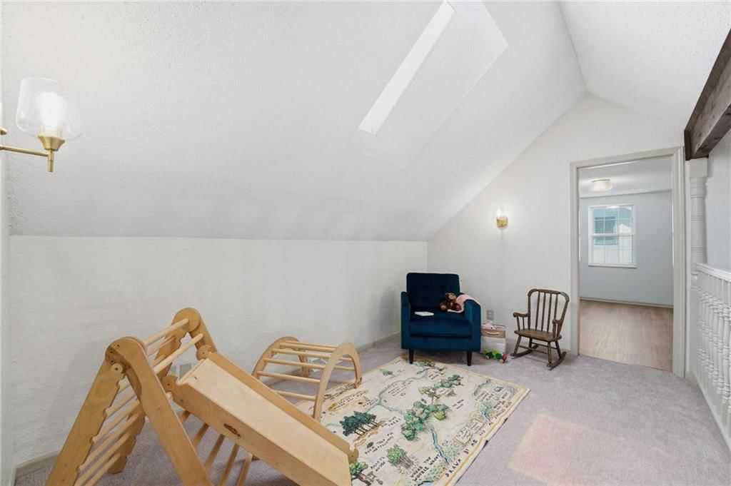 211 NE Hearnes Avenue — photo 40