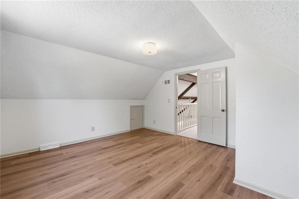 211 NE Hearnes Avenue — photo 42