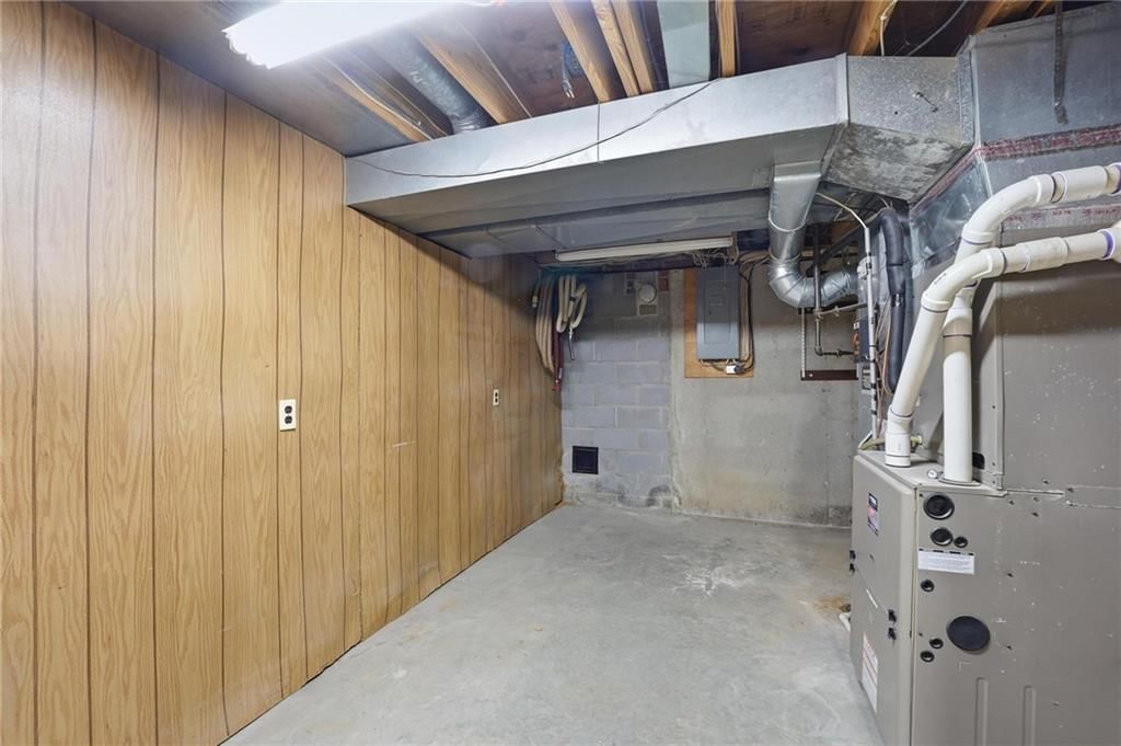 211 NE Hearnes Avenue — photo 46