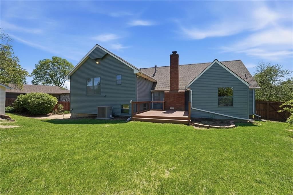 211 NE Hearnes Avenue — photo 53