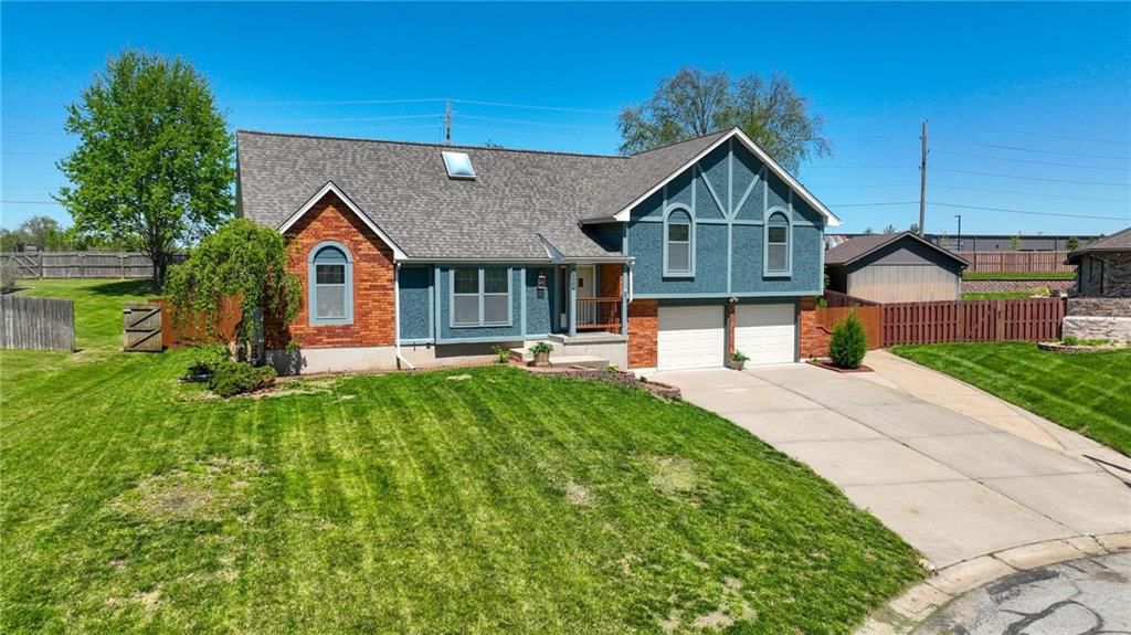 211 NE Hearnes Avenue — photo 55