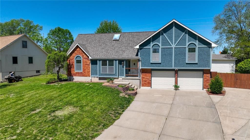 211 NE Hearnes Avenue — photo 58