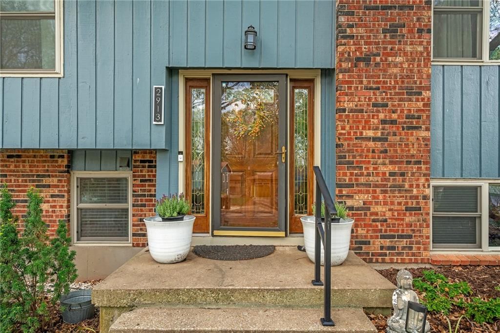 2913 Chisholm Drive — photo 2