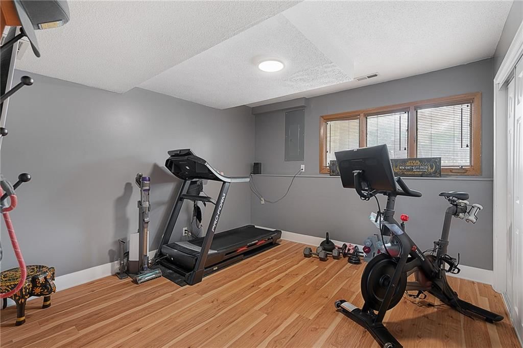 2913 Chisholm Drive — photo 33