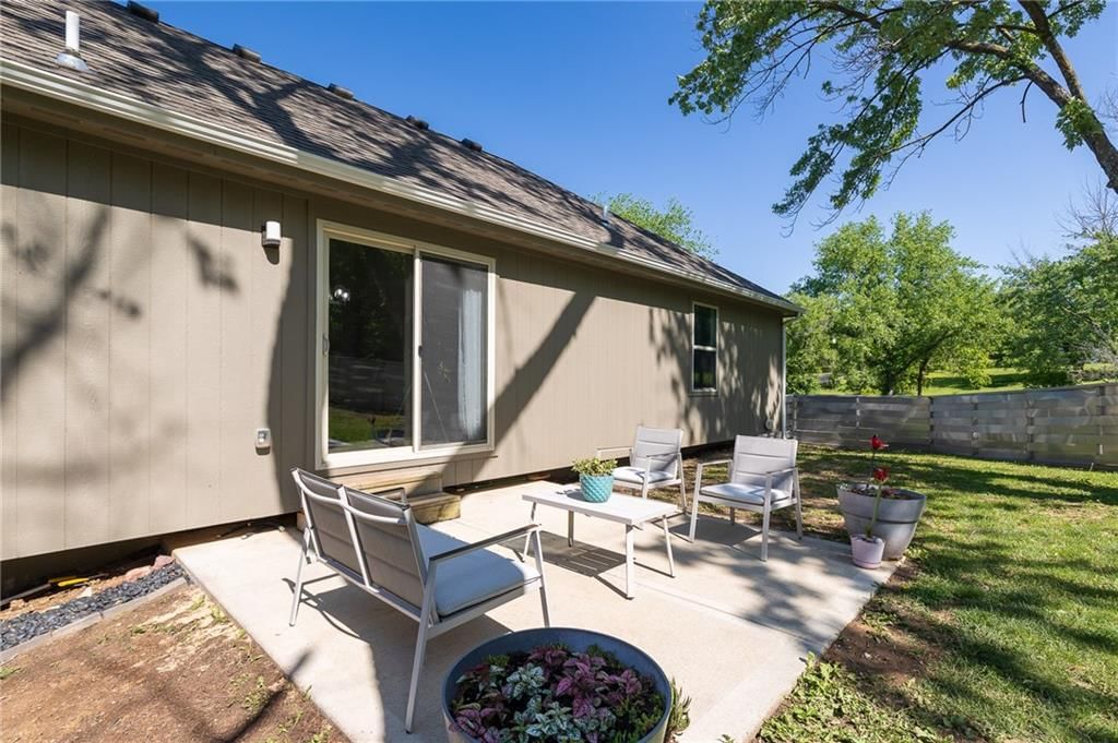 7309 NW Locust Drive — photo 28