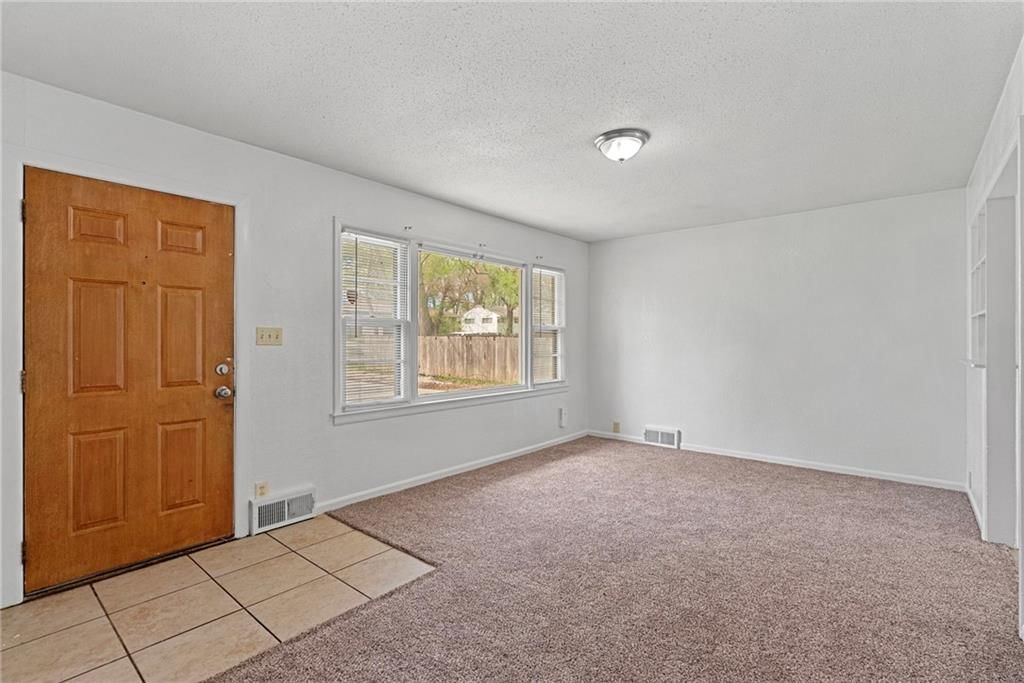 11115 Winchester Avenue — photo 9