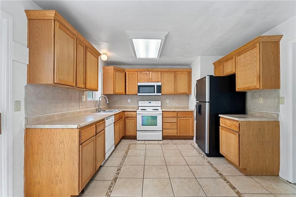 11115 Winchester Avenue — photo 11