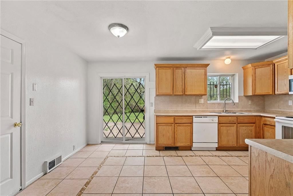 11115 Winchester Avenue — photo 17
