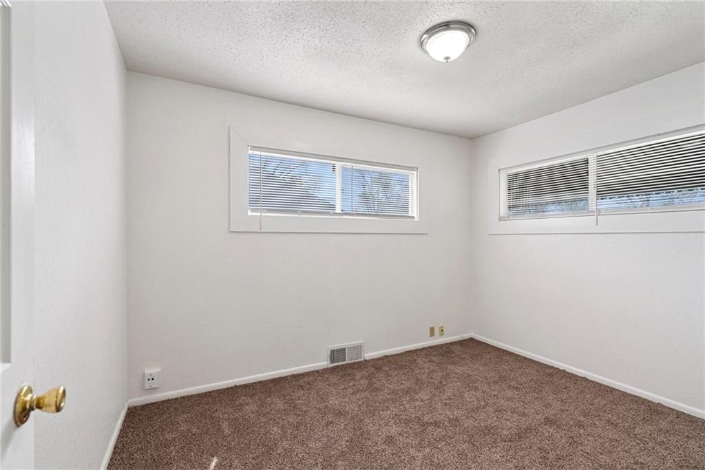 11115 Winchester Avenue — photo 23