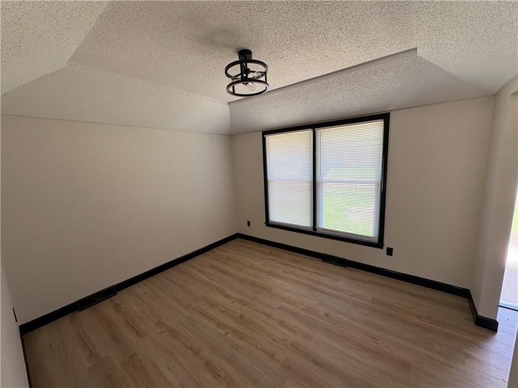 2405 SW Madrid Court — photo 6