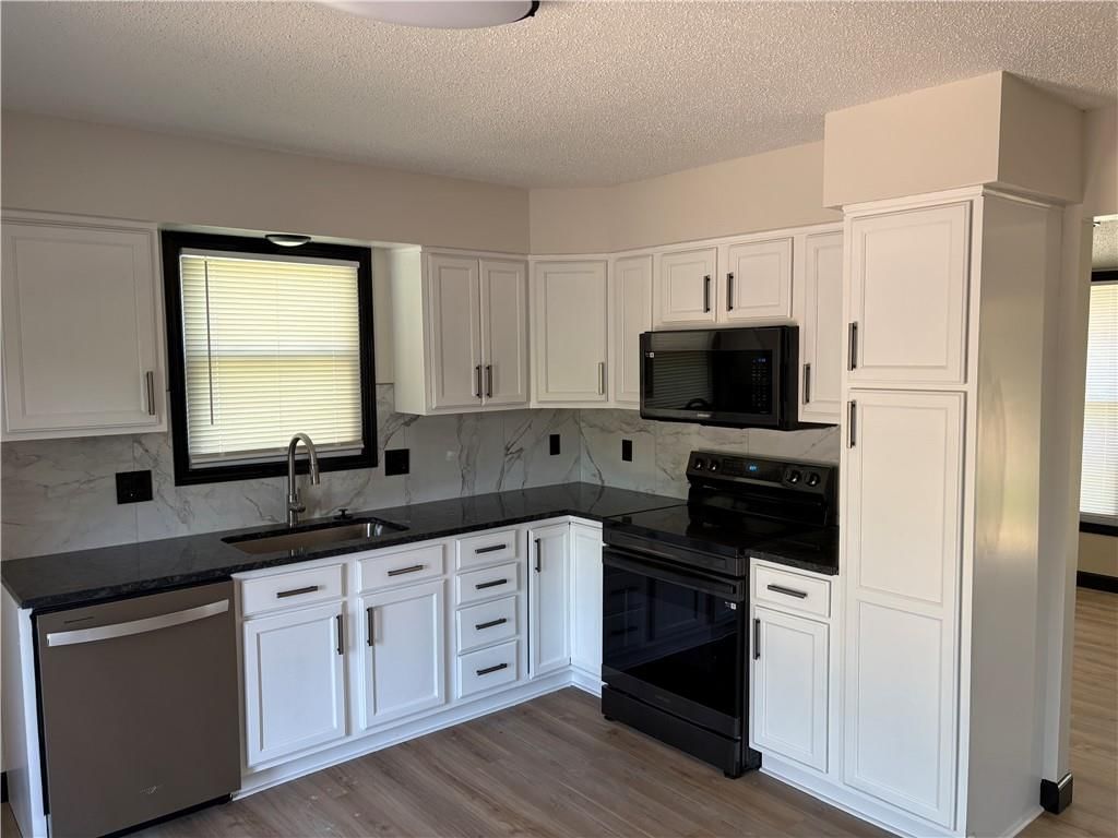 2405 SW Madrid Court — photo 8